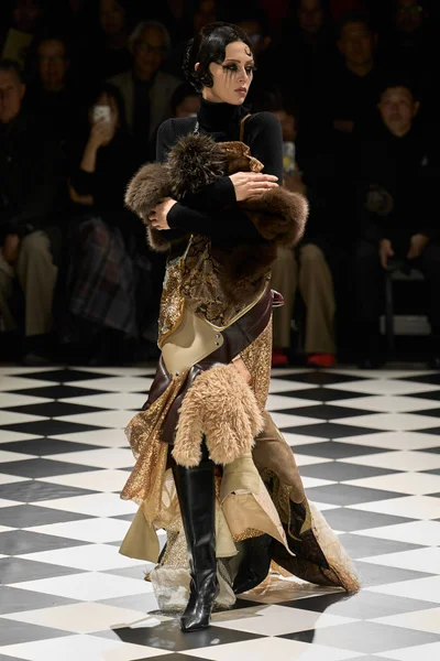 Look 17